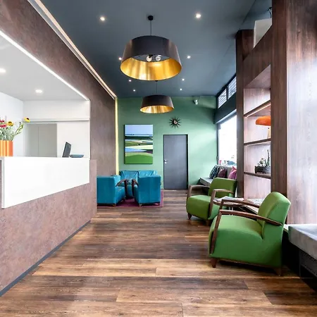 Отель Westend 3*