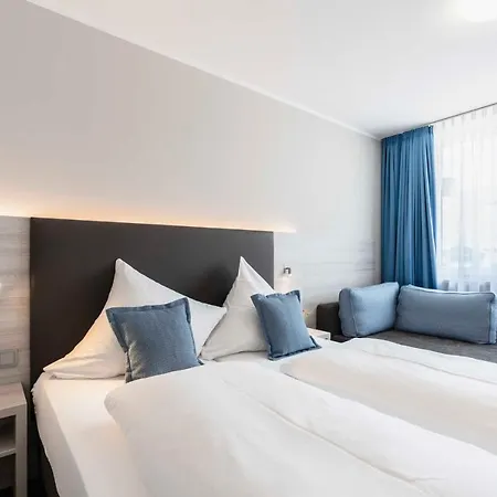 Отель Westend 3*