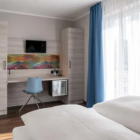 Отель Westend 3*