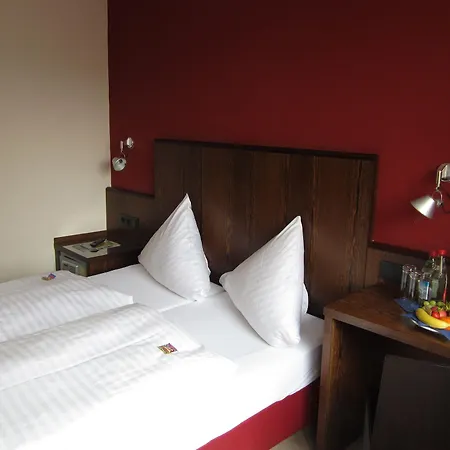 Отель Westend 3*