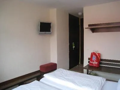 Отель Westend 3*